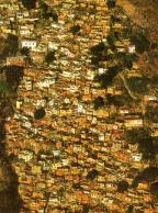 favelas de rio au brsil. 25 millions de personnes survivent dans les bidonvilles au Brsil. Il y a beaucoup de violence, et c'est dangereux  cause des glissements de terrain.